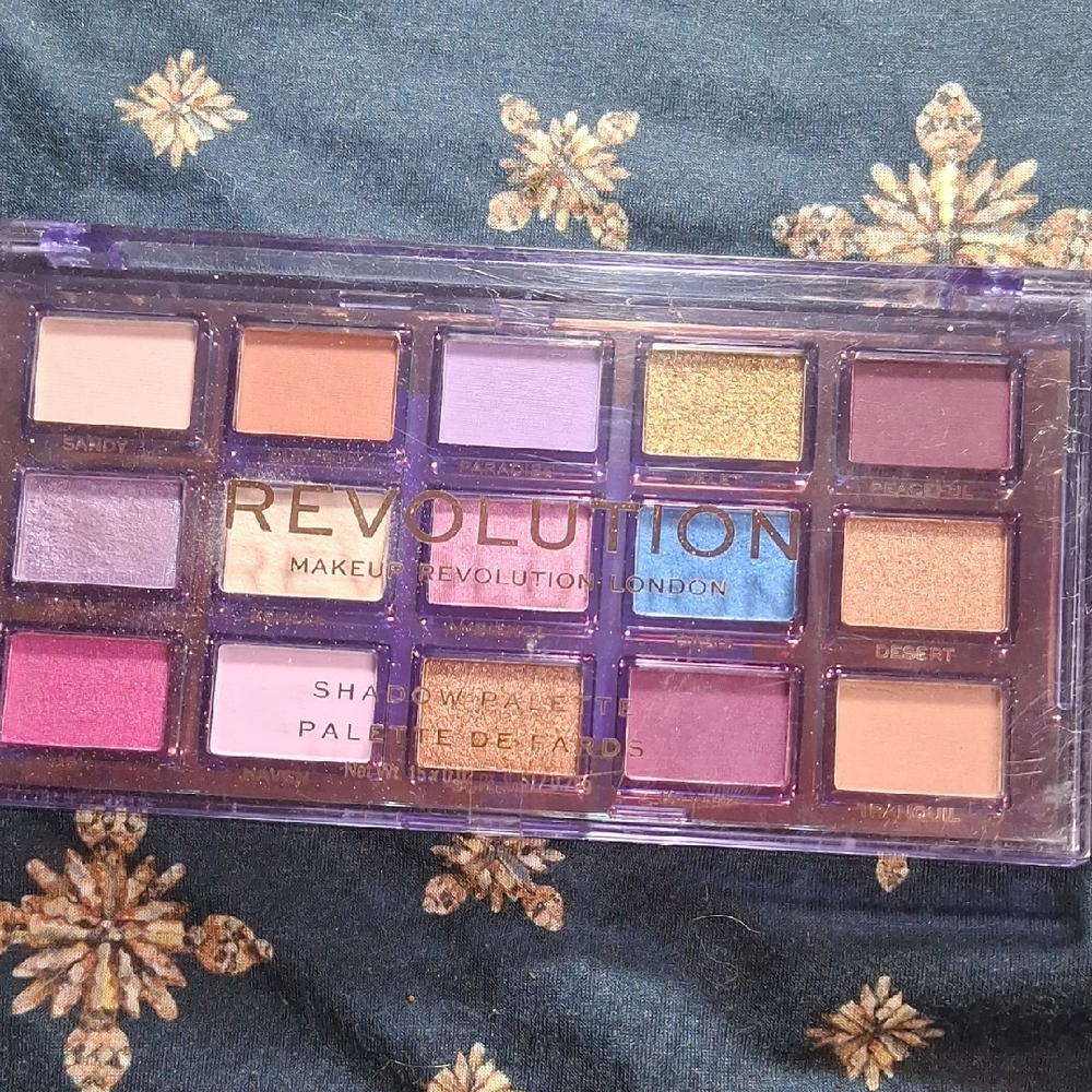 Revolution Reflective Eyeshadow Palette - Ultra Violet